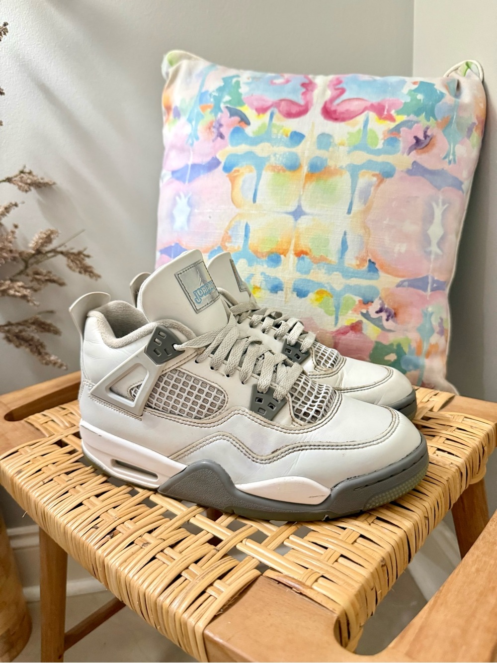 Jordan Kids Retro 4 Low-Top Sneakers in Light Gray and Dark Gray